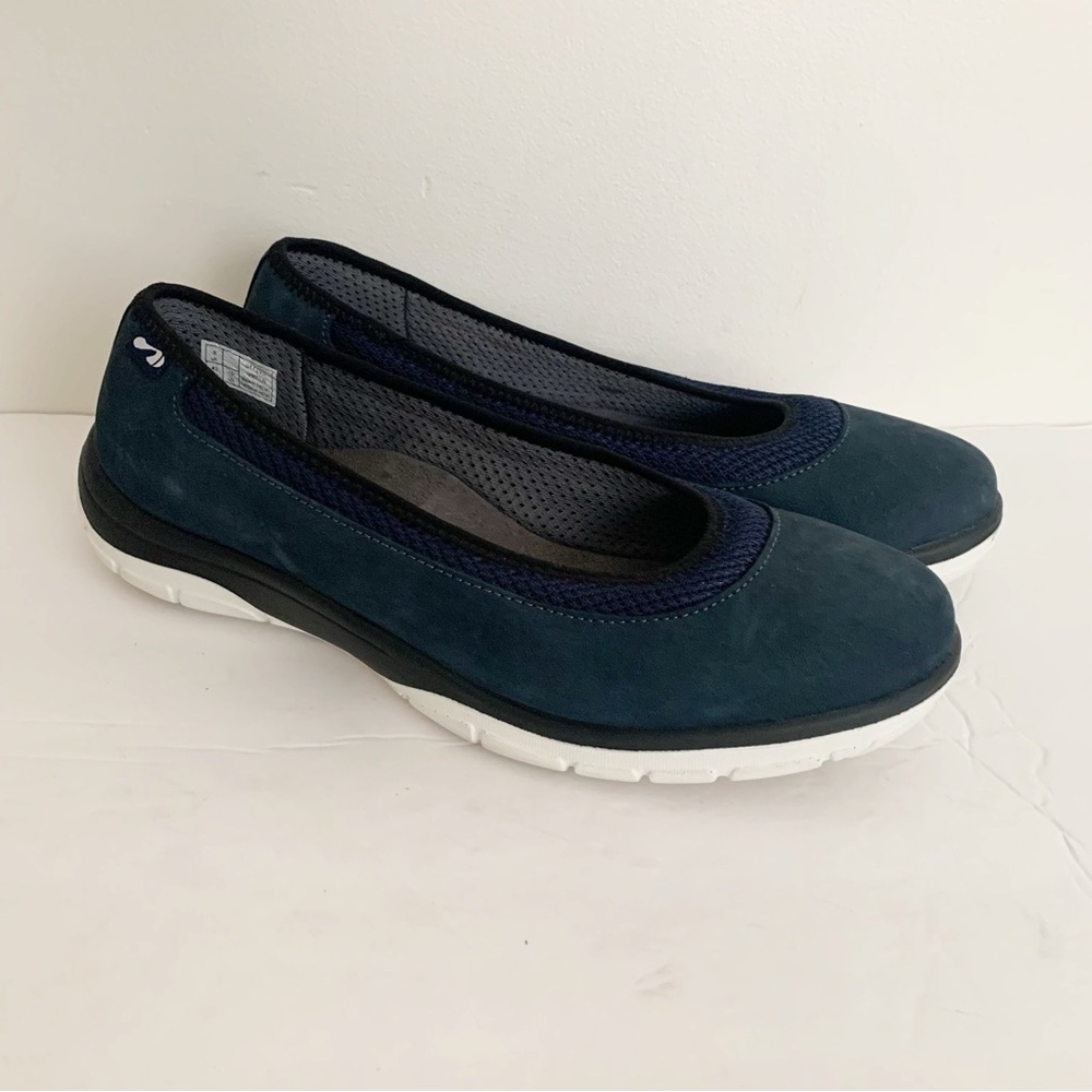 EUC Strive Hampton Navy Suede Slip On Flats Size 10